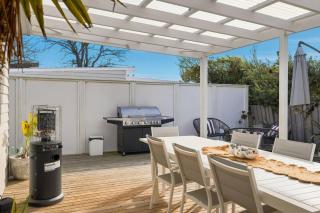 Seven Mile Beach Holiday Home - unwind and restore - 6