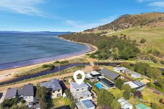 Seven Mile Beach Holiday Home - unwind and restore - 4