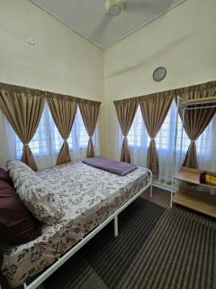 Anjung Rhea Homestay - 1