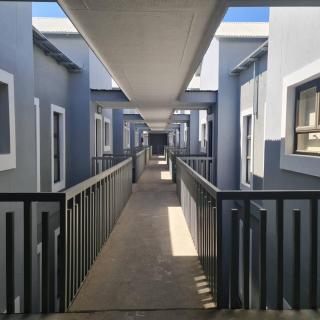 Windhoek Modern Apartment with Balcony - 9
