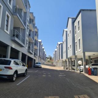 Windhoek Modern Apartment with Balcony - 8
