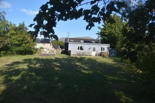 Pet friendly Cabin Sleeps 6 with Parking and Garden - 3