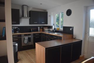 Pet friendly Cabin Sleeps 6 with Parking and Garden - 5