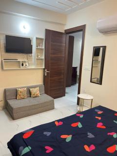 Mountain View Paradise Apartment 2King Beds 2 Washrooms Tapovan - 2
