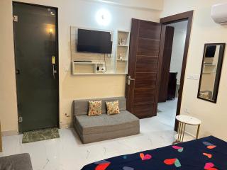 Mountain View Paradise Apartment 2King Beds 2 Washrooms Tapovan - 5