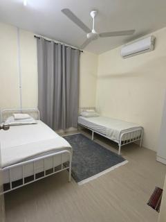 Homestay Bajet Kg Telaga Mas Paka Full-AC WiFi-Netflix - 1