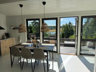 Modern Cabin with Jacuzzi and Stunning Sea View - 8