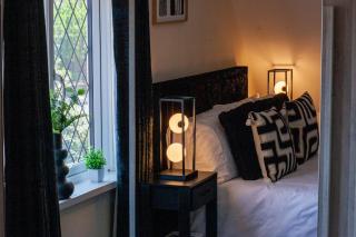 6BR 3Bath, Sleeps 14, Parking, Groups, Contractors - 1