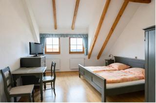 Hotelový a jezdecký areál Dvůr Krutěnice - 4