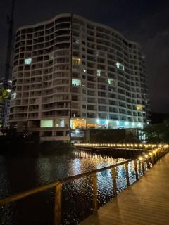View and direct access to the sea - 3