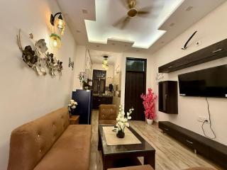 The Comfort Cove 1BHK Near IGI AirPort & Yashobhoomi - 5