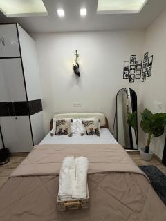 The Comfort Cove 1BHK Near IGI AirPort & Yashobhoomi - 6