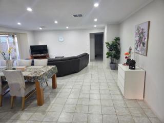 Modren Family Escape - Spacious 4BR Home - 8