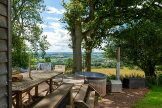 Tilbury Shepherd Huts & Holiday Cottages with Hot Tubs - 7
