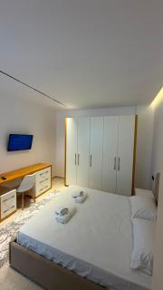 Hera's Home - 7