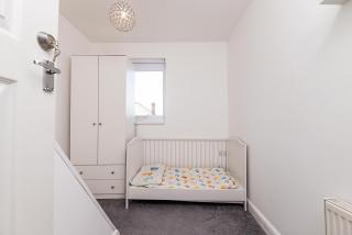 Nottingham 4 Bed House Sleeps 11 Parking for 3 - 9