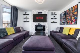 Nottingham 4 Bed House Sleeps 11 Parking for 3 - 8