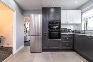 Nottingham 4 Bed House Sleeps 11 Parking for 3 - 6