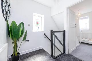 Nottingham 4 Bed House Sleeps 11 Parking for 3 - 3