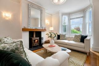 Victorian 4-Bed Stone Townhouse in Stamford - 8
