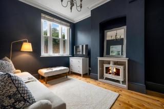 Victorian 4-Bed Stone Townhouse in Stamford - 9
