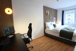 Modernes App mit 2 KingSize Betten und Arbeitsplatz - 9