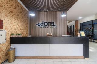 RedDoorz Plus at edOtel Malang - 5