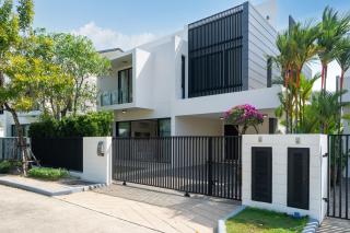 Luxury 5 bed Laguna Park no Pool - 0