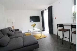 Exeter 6-Bed En-Suite with Free Parking - 5