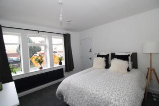 Exeter 6-Bed En-Suite with Free Parking - 2