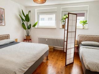 SuperHosts Zentrum - 2xParkplatz - Terrasse - King-Bett - 1