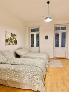 100 m2 Apartment near Metro & Center - 1