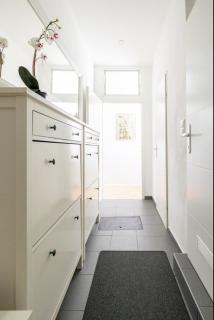 Central Spacious Stone Apartment - 8