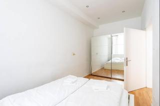 Central Spacious Stone Apartment - 2
