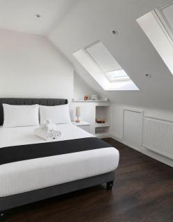 New 6 Bed- 4 Bath Home Near Luton Airport - 3