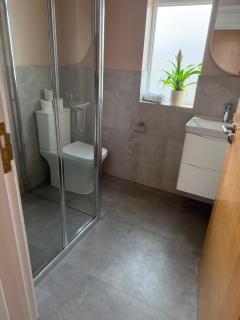 New 6 Bed- 4 Bath Home Near Luton Airport - 2