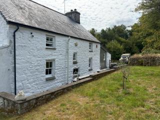 Ffynnonau - Newport, Pembrokeshire, set in a secluded spot at the foot of Carn Ingli - a beautifully curated, three-bedroom 1840 farmhouse - 1