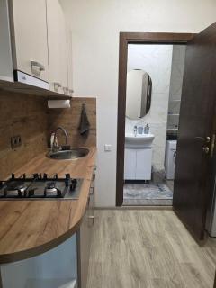 Квартира в центрі міста поблизу ЖД, Дерибасівської та Старобазарного скверу по вулиці Базарна - 7
