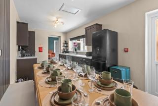 Luxury Home, Sleeps 12, Pool Table, Free Parking - 8