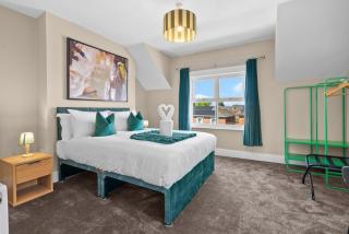 Luxury Home, Sleeps 12, Pool Table, Free Parking - 1