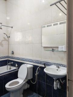 Private Bathroom Queen Kota Permai - 5