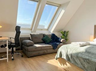 Modern Private Rooms with Balcony near Belvedere Palace - 8