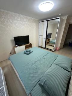 6 Min to Airport Apartment - 5