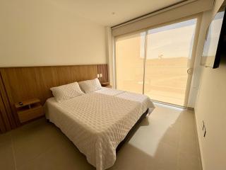 Laguna, piscina y playa en Baía Kristal Cartagena - 8