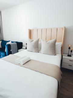 One Rosebank Luxe Unlimited WiFi Walk to Mall and Gautrain - 3