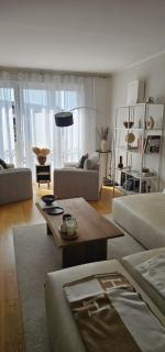 Zentrale Wohnung Leipzig mit 2 TG-Stellplätze bis 5 Gäste - 0