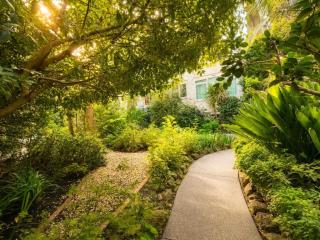 Spacious Retro Stay Steps from Chapel Street - 6