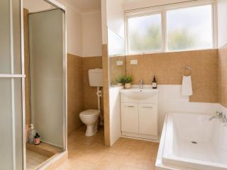 Spacious Retro Stay Steps from Chapel Street - 2