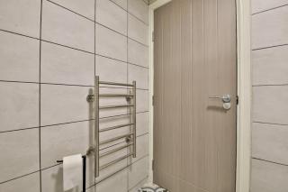 Elegant One-Bedroom Suite at Cardiff Bay , Prime Location Cardiff - 9