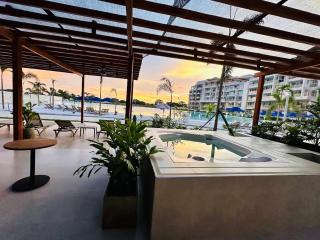 Amplio apartamento para 6 con piscina y playa en Baía Kristal - 0